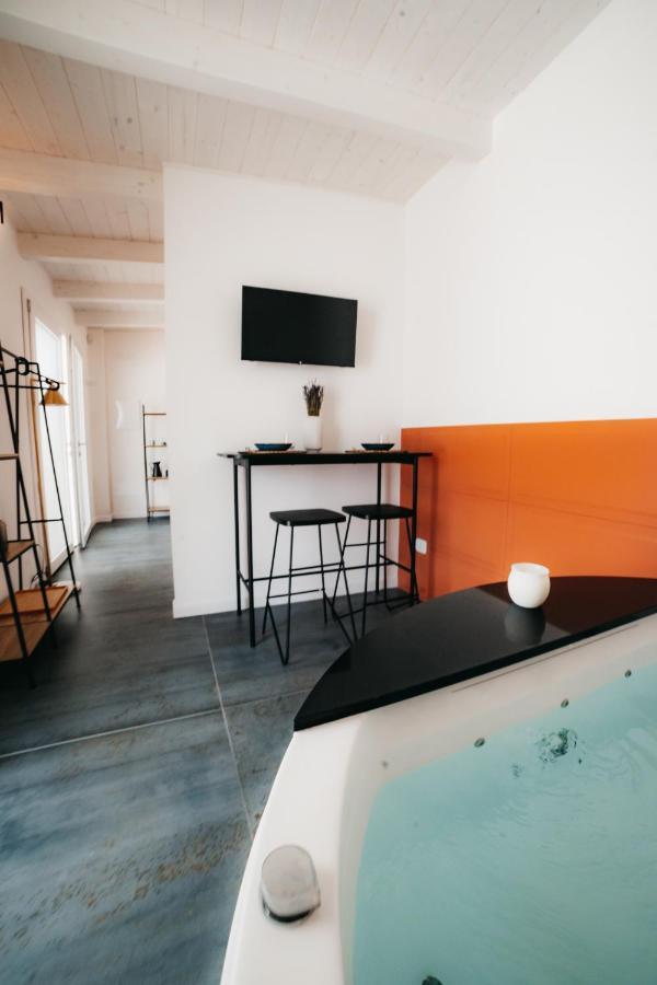 Le Canne Pool And Relax Guest house *