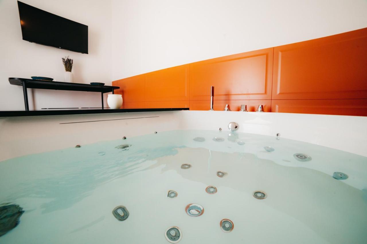 Le Canne Pool And Relax Guest house